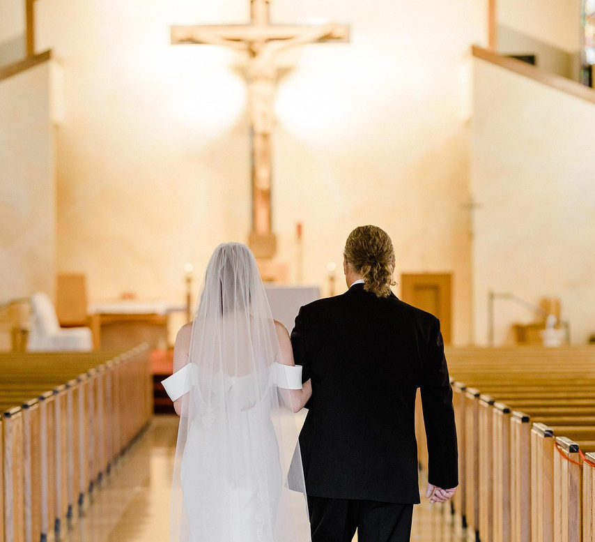 Brautpaar in der Kirche